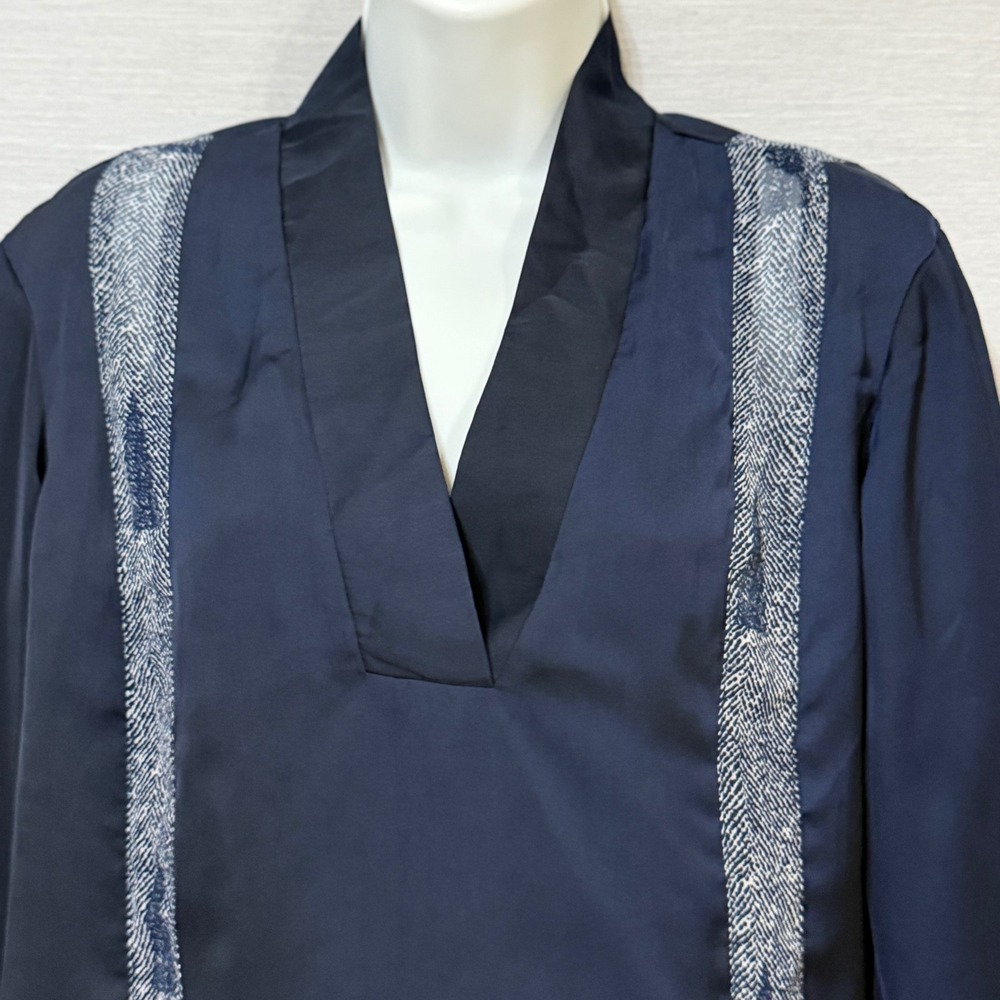 Shades of Grey by Micah Cohen Navy Blue Mixed Media V-Neck Blouse XS SS16 Sample - Picture 3 of 7